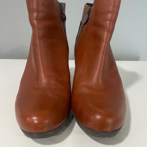 Women’s Geox Respira size 10 Italian patent zipper bootie - Picture 4 of 9